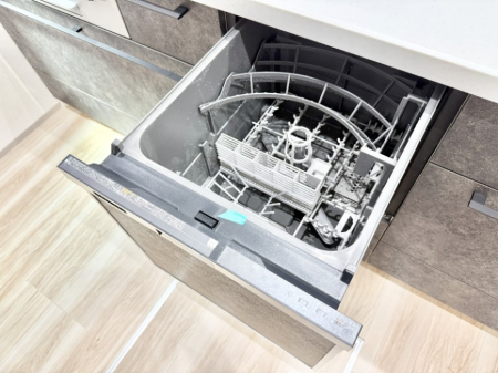 ���̑����� �ݔ�����ԂȂ����I�H����s�J�s�J�Ɏd�グ�Ă���܂�