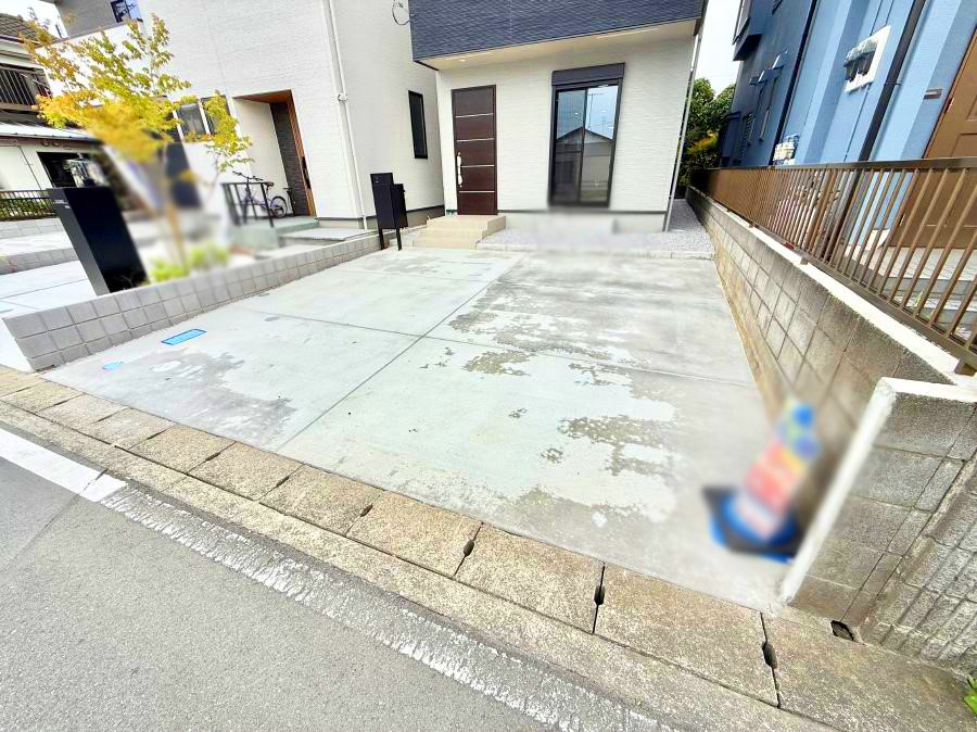  �O�ρ�����ɂ��钓�ԃX�y�[�X�Ȃ̂ň��S�ł���