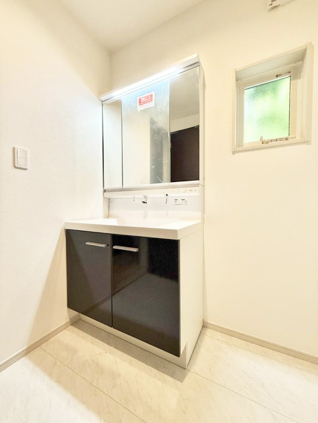 ʑEʏ Ƒ݂Ȃg₷zuł