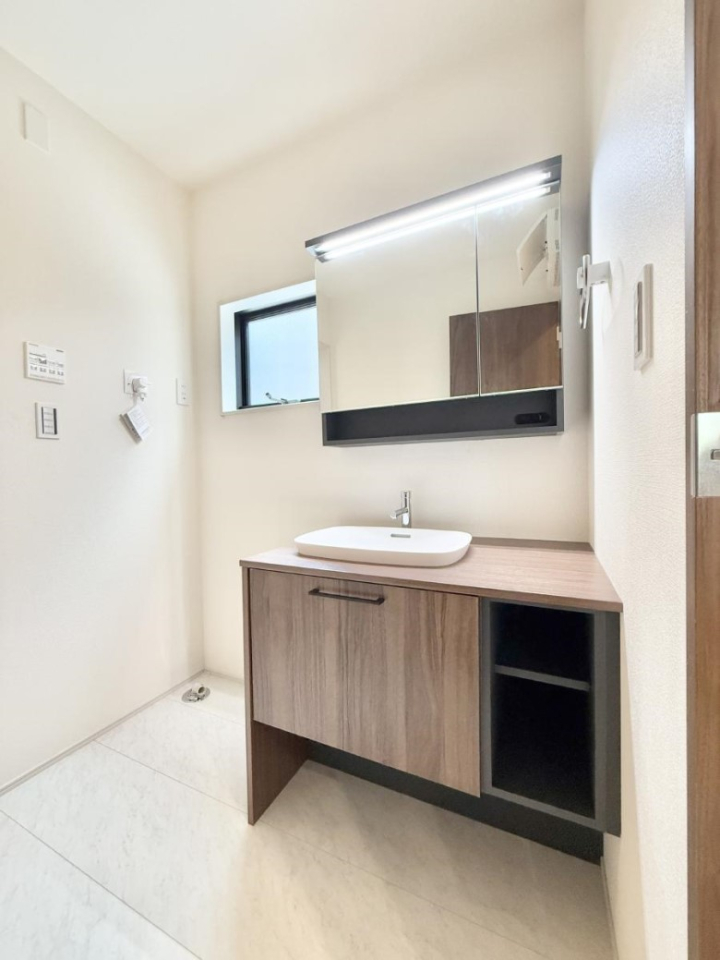 ʑEʏ 邢ʏ͖̎yłႢł