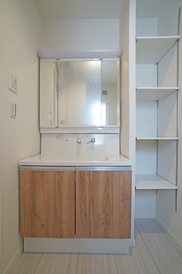 ʑEʏ Ƒ݂Ȃg₷zuł