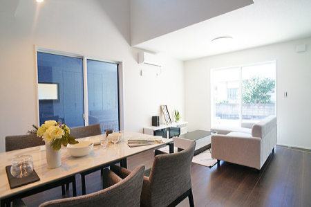 ���r���O ���������났�ƏΊ炪�W�܂�A�S���܂郊�r���O