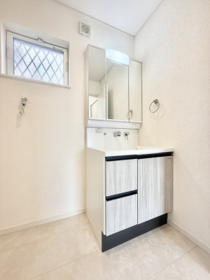 ʑEʏ 邢ʏ͖̎yłႢł