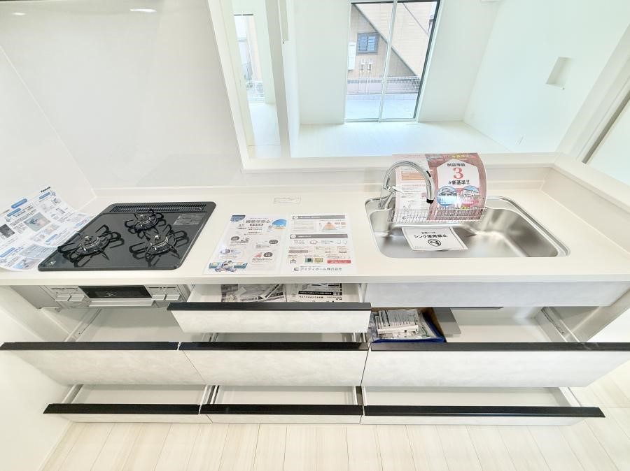 �L�b�`�� �������Ƒ����J��[�߂�A������̂���L�b�`��