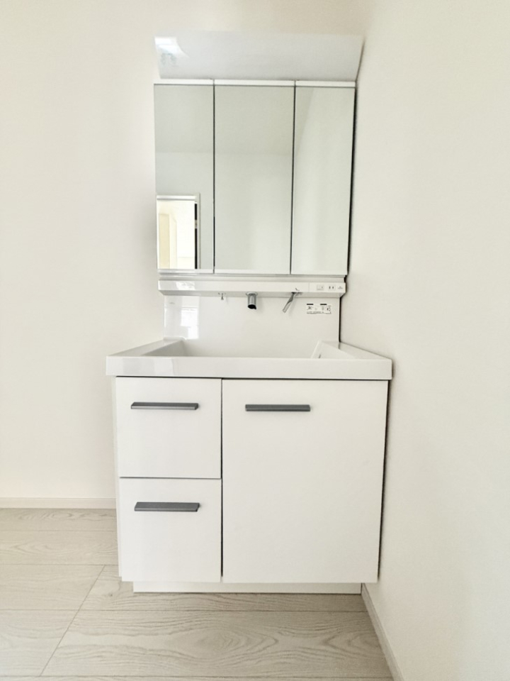 ʑEʏ Ƒ݂Ȃg₷zuł