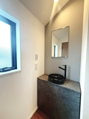 ʑEʏ ZJhʂIƑ݂Ȃg₷zuł