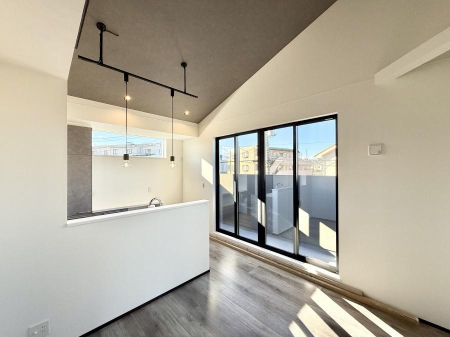 ���r���O ���������R�Ɖ�b�����܂��A�S�n�悢�ЂƂƂ�