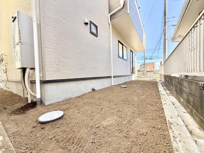 ���̑� �O�ρ���炵�ɏ�����^����A�΂��������ꂽ�Z�܂��ł�