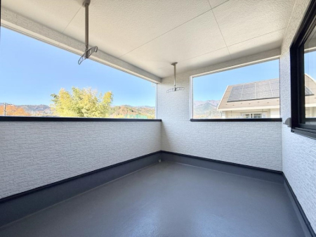 �o���R�j�[ ������ �G�߂̈ڂ낢����������J���I�ȋ�Ԃł�