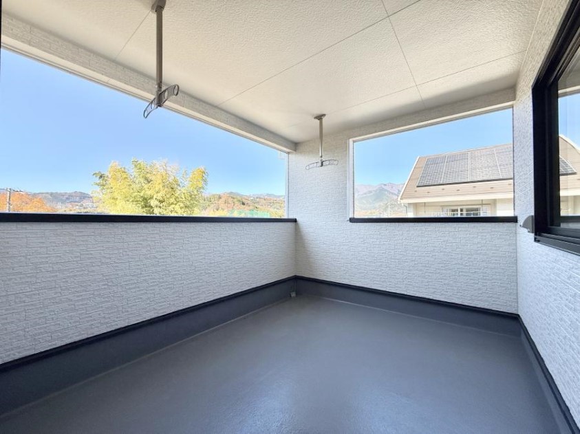 �o���R�j�[ ������ �G�߂̈ڂ낢����������J���I�ȋ�Ԃł�