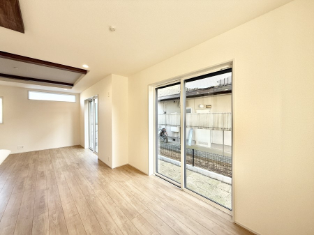 ���r���O ���������S�n�̂����A���z�̃��r���O