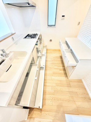 �L�b�`�� �����������������Ԃ����܂��A�Ί炠�ӂ��L�b�`��