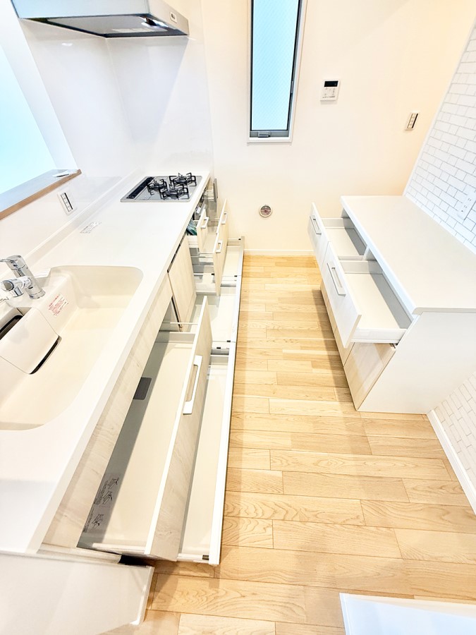 �L�b�`�� �����������������Ԃ����܂��A�Ί炠�ӂ��L�b�`��