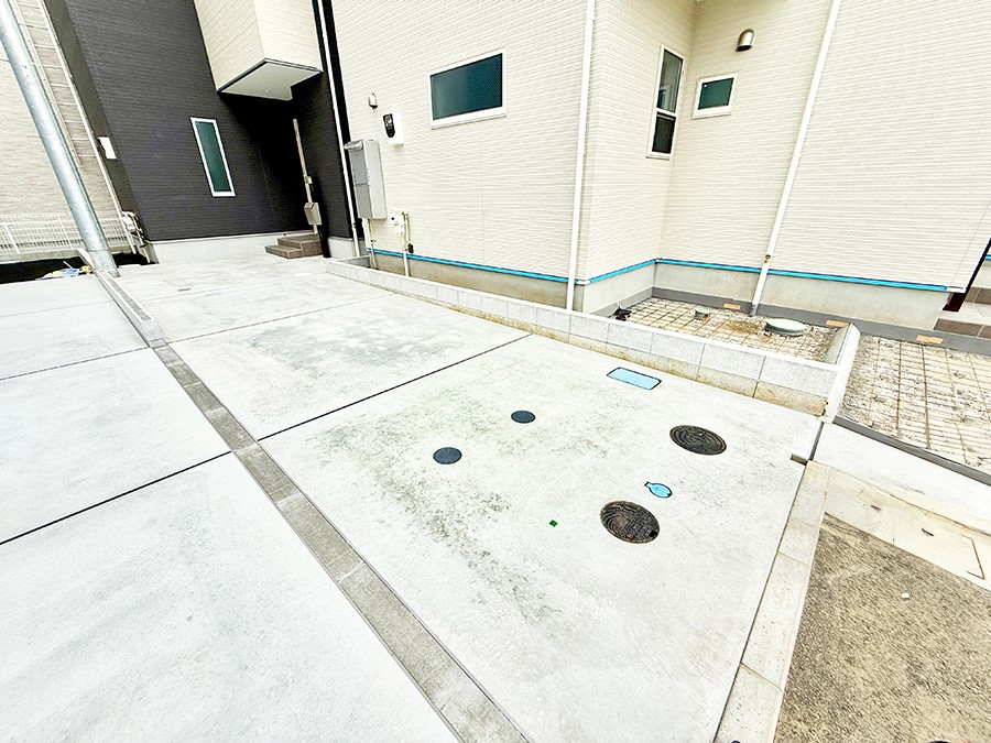  �O�ρ�����ɂ��钓�ԃX�y�[�X�Ȃ̂ň��S�ł���