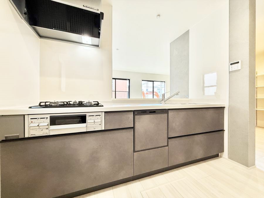 �L�b�`�� �����������������Ԃ����܂��A�Ί炠�ӂ��L�b�`��