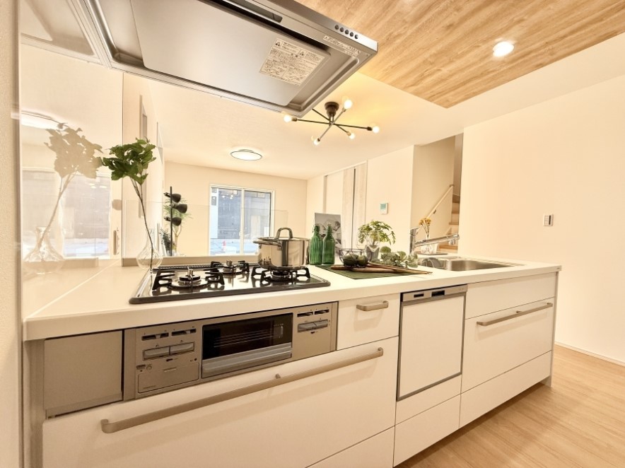 �L�b�`�� �����������������Ԃ����܂��A�Ί炠�ӂ��L�b�`��