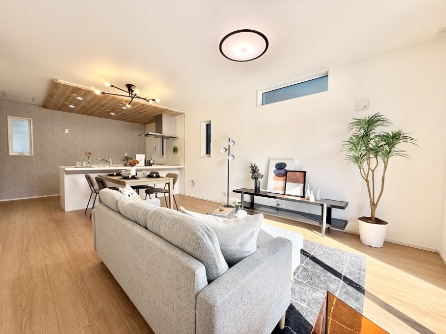 ���r���O ���������났�ƏΊ炪�W�܂�A�S���܂郊�r���O