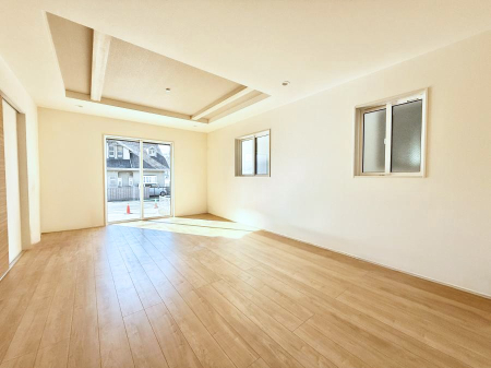 ���r���O ����