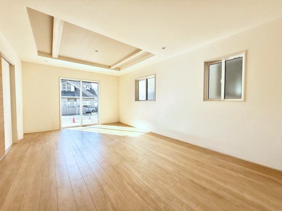 ���r���O ����