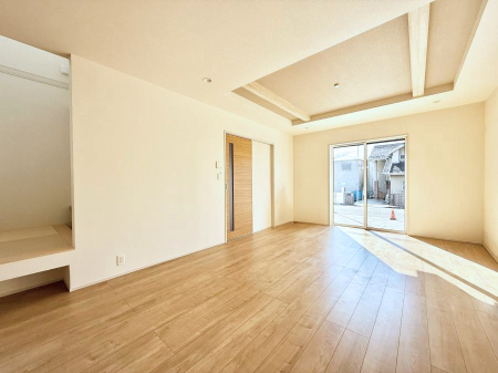 ���r���O ����