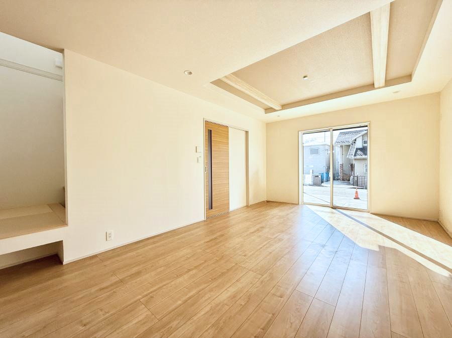 ���r���O ����