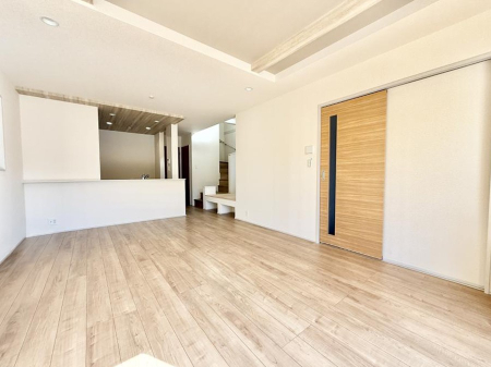 ���r���O ����