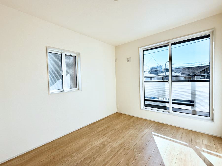 �Q�� ����