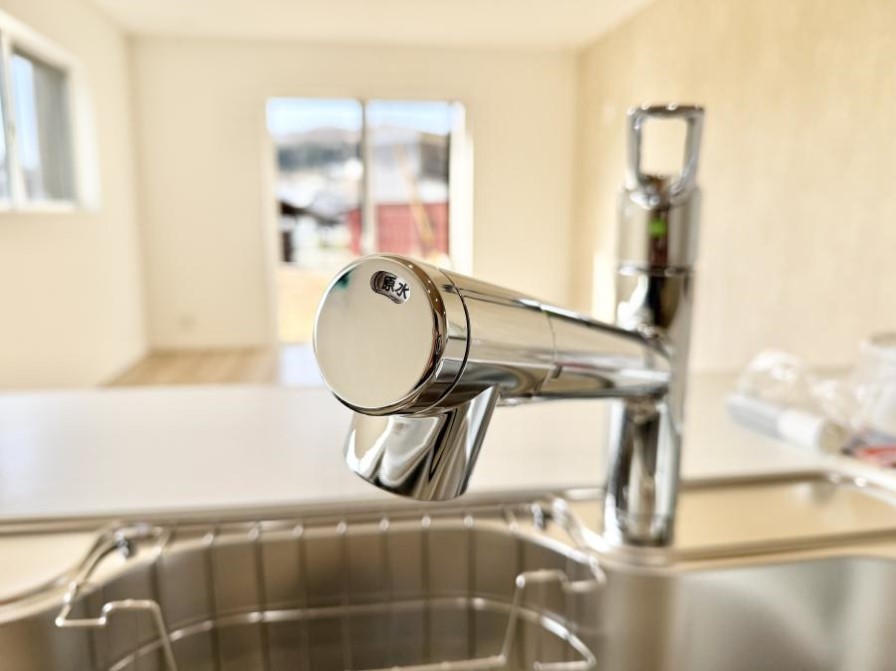 ���̑����� �ݔ������O�ɓd���R���Z���g������΁A�������@�ő���O�ǂ�|������ȂǕ֗��ł��B