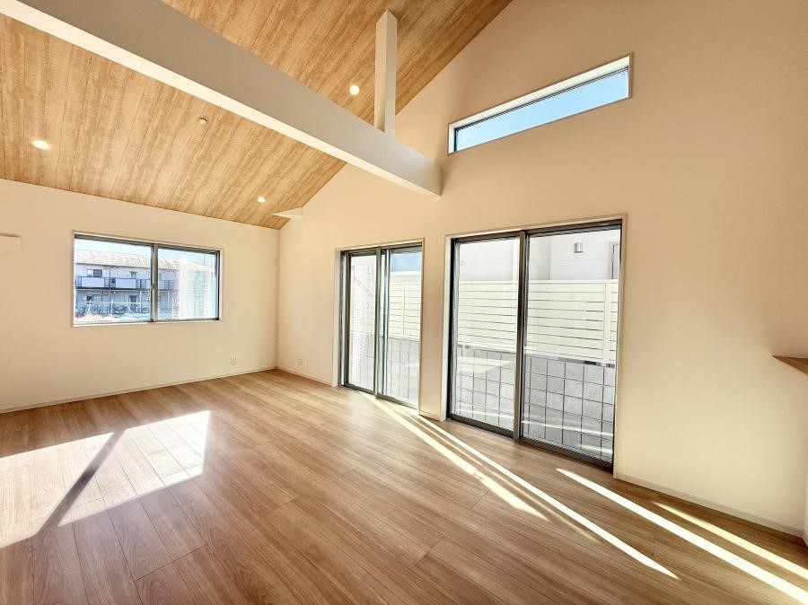 ���r���O ���������S�n�̂����A���z�̃��r���O