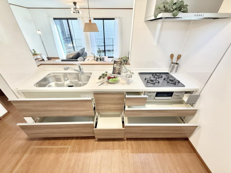 �L�b�`�� �����������������Ԃ����܂��A�Ί炠�ӂ��L�b�`��