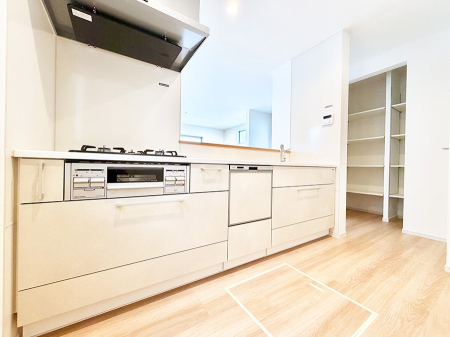 �L�b�`�� �����������������Ԃ����܂��A�Ί炠�ӂ��L�b�`��