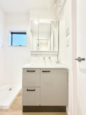 ʑEʏ Ƒ݂Ȃg₷zuł