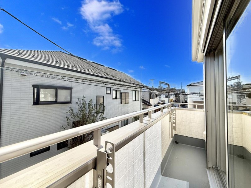 �o���R�j�[ ������ �G�߂̈ڂ낢����������J���I�ȋ�Ԃł�