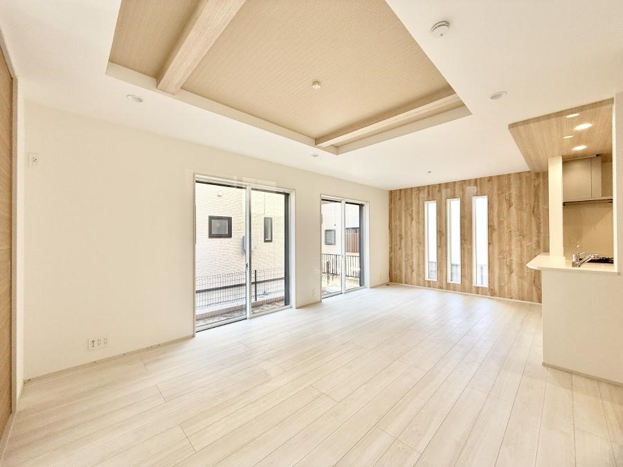 ���r���O ����