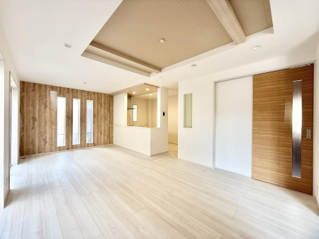 ���r���O ����