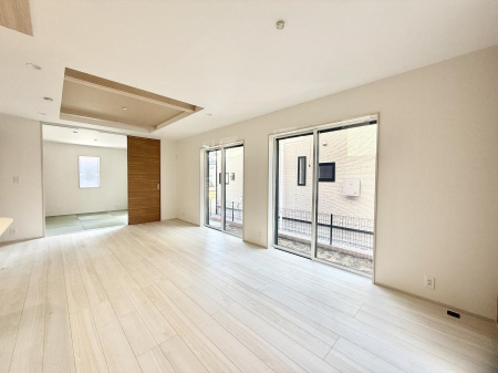 ���r���O ����