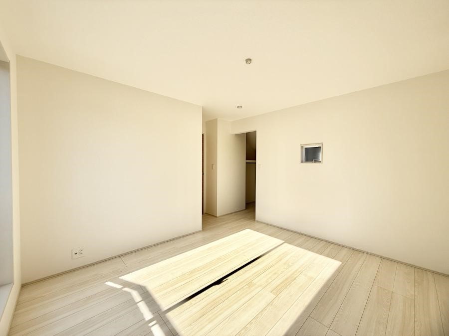 �Q�� ����