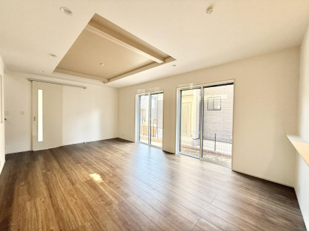 ���r���O ����