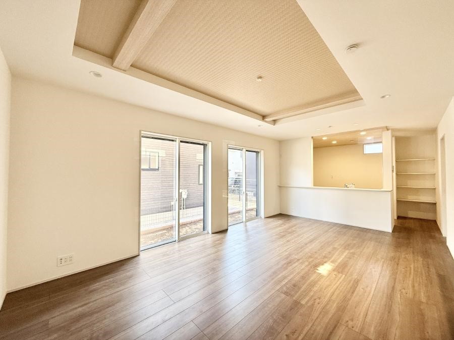 ���r���O ����