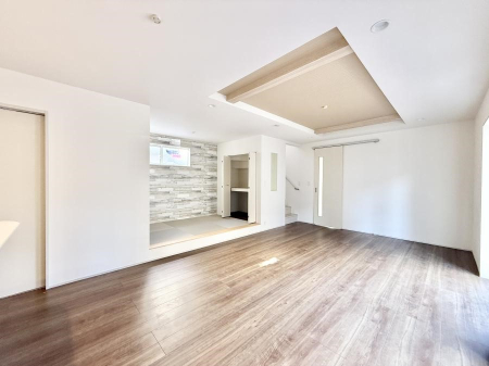 ���r���O ����