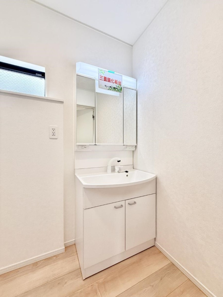 ʑEʏ Ƒ݂Ȃg₷zuł