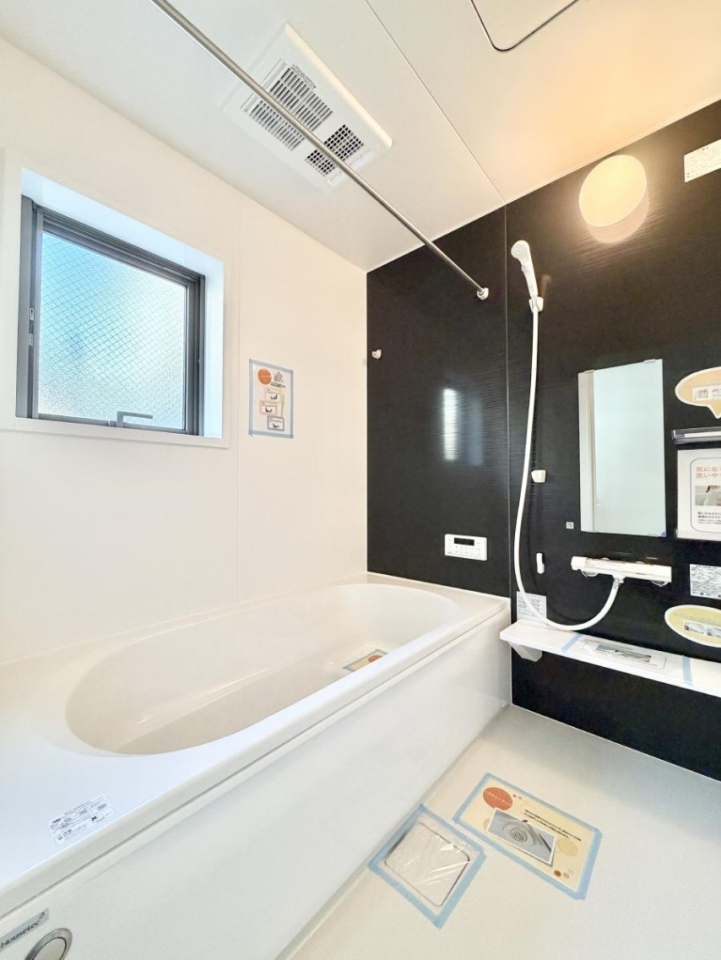 ���� �����������������F�����̕ǖʁA������芰����o�X���[��