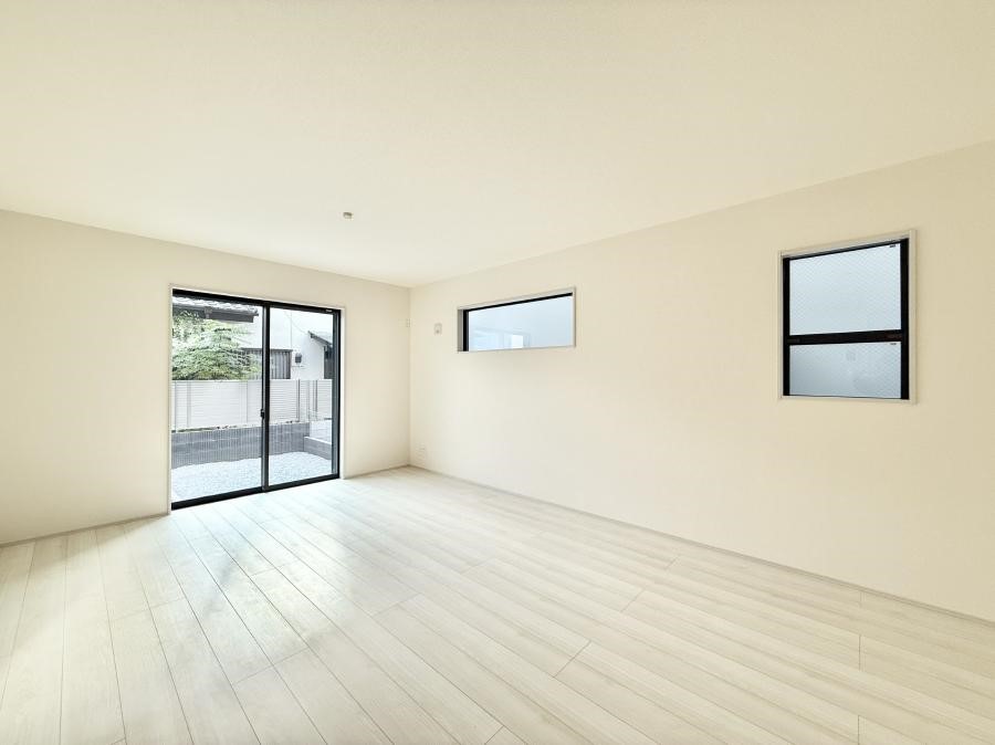 ���r���O ���������S�n�̂����A���z�̃��r���O