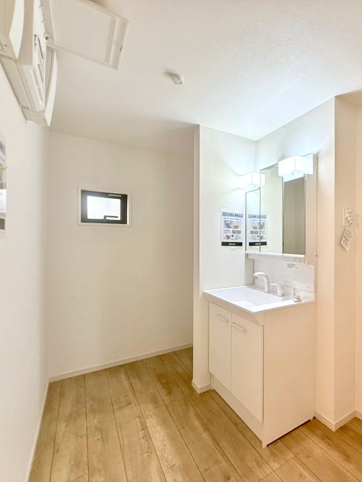 ʑEʏ 邢ʏ͖̎yłႢł