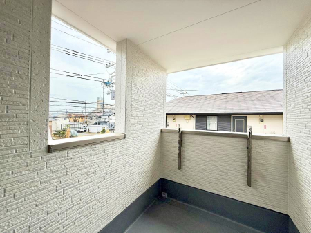 �o���R�j�[ ������ �G�߂̈ڂ낢����������J���I�ȋ�Ԃł�