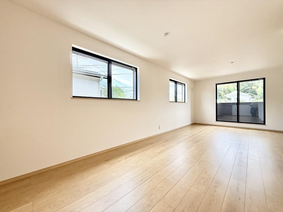 ���r���O B����  �����났�ƏΊ炪�W�܂�A�S���܂郊�r���O
