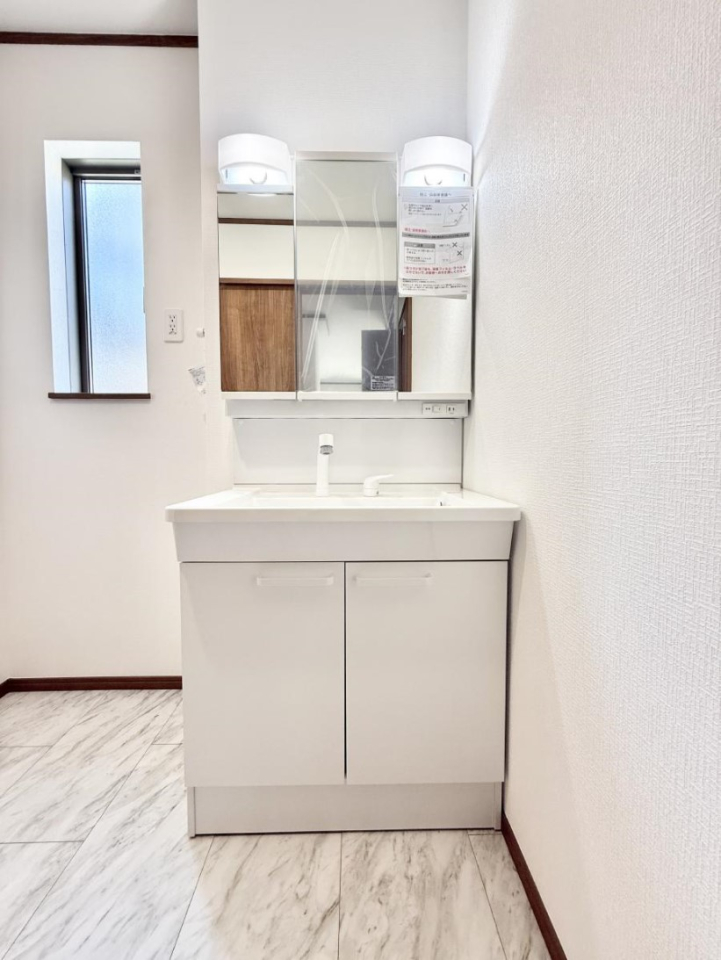 ʑEʏ 邢ʏ͖̎yłႢł