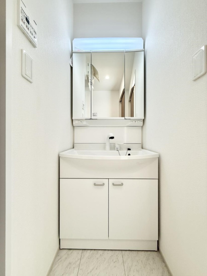 ʑEʏ Ƒ݂Ȃg₷zuł