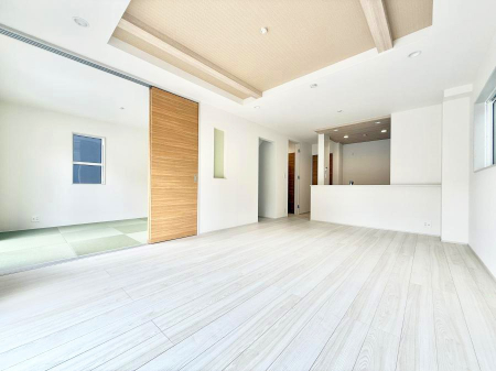 ���r���O ����