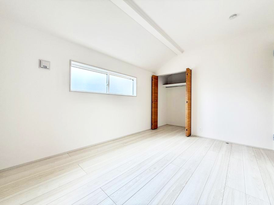 �Q�� ����